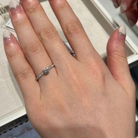 【ブルガリ(BVLGARI)の口コミ】 タイムレスなデザインとリングにもダイヤモンドを敷き詰めており 豪華に見…