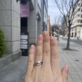 【ラザール ダイヤモンド(LAZARE DIAMOND)の口コミ】 指が長くないので、ウェーブのこの形が一番綺麗に見えました。ダイヤモン…