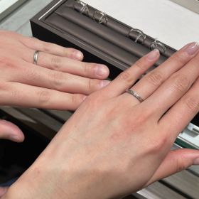 【アイプリモ(I-PRIMO)の口コミ】 上下に1周マット加工されているのが珍しく、肌馴染みが良い点が気に入りま…