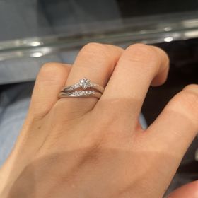 【ラザール ダイヤモンド(LAZARE DIAMOND)の口コミ】 ウェーブがかかっており、手が小さい、指が短い自身でも、綺麗に見えたこ…