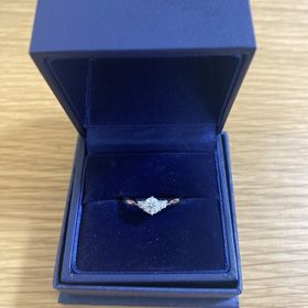 【銀座ダイヤモンドシライシの口コミ】 ダイヤモンドがより輝くように，ダイヤモンドの台座が高くなっているそう…