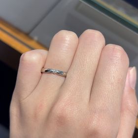 【銀座ダイヤモンドシライシの口コミ】 指輪を見に行く前は、ダイヤ無しのシンプルな物にしようと考えていました…