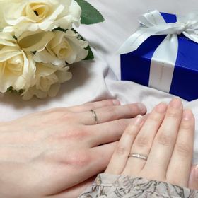 【ヴァンドーム青山(VENDOME AOYAMA)の口コミ】 ストレートですが、
ダイヤモンドが斜めのカットに入っている為指がとても…