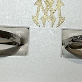 【WEDYの口コミ】 鍛造製法で作られたプラチナの結婚指輪を探していました。
シンプルで上品…