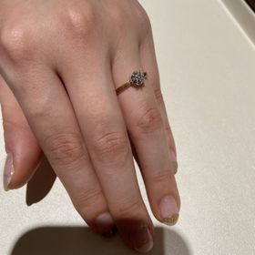 【俄(にわか)の口コミ】 ダイヤの大きさはそこまで大きくなくてもツメが8点止めなのでダイヤが大き…