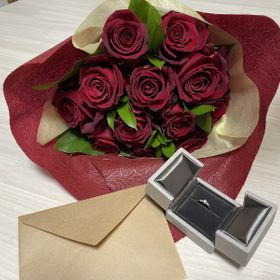 【アイプリモ(I-PRIMO)の口コミ】 主張が強すぎず、日常使いもできるデザインがポイントです。
真ん中に1つ…