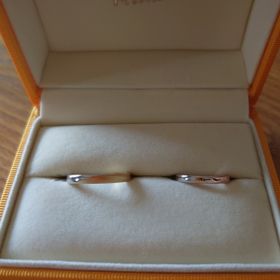 【ケイウノ ブライダル(K.UNO BRIDAL)の口コミ】 一般的なプラチナ一色ではいずれ飽きてしまうと感じ、それぞれの好きなイ…