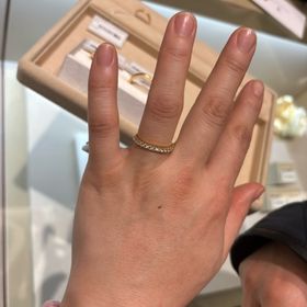 【4℃ BRIDAL(ヨンドシーブライダル)の口コミ】 手頃な価格でシンプル過ぎずエレガントな雰囲気のものにしました。価格は1…