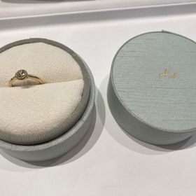 【birds(バーズ)】の口コミ 1つ石のタイプですが、婚約指輪感が良い意味でなく普段使いしやすいとおも...