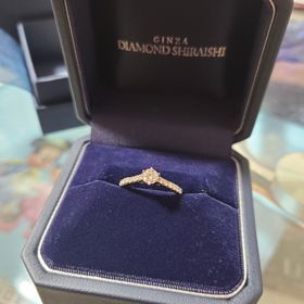 【銀座ダイヤモンドシライシの口コミ】 ダイヤモンドが横からみたときに、立体的でキレイに見えるデザインに惹か…