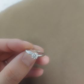 【俄(にわか)の口コミ】 デザインは年を重ねてもつけられるもの、結婚指輪と重ねづけしやすいもの…