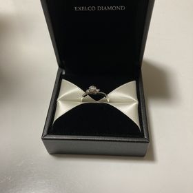 【エクセルコダイヤモンド(EXELCO DIAMOND)の口コミ】 普段彼女が付けている指輪がシンプルなものではなかっためウェーブや左右…