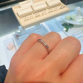 【サマンサティアラブライダル(Samantha Tiara Bridal)】の口コミ シンプルだけど、とっても可愛らしいデザインに惹かれました！石のところも...