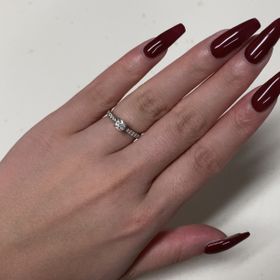 【銀座ダイヤモンドシライシの口コミ】 リング部分は細めですが、エタニティタイプでゴージャスなリングです。真…