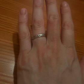 【エルメス(HERMES)の口コミ】 シンプルでふとすぎず細すぎずなのでどんな服装にも合います！
少しだけ丸…