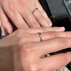 【エクセルコダイヤモンド(EXELCO DIAMOND)の口コミ】 花嫁の持つブーケをイメージしたデザイン。メンズのリングにブラックダイ…