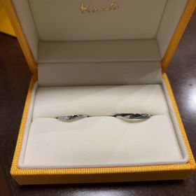 【ケイウノ ブライダル(K.UNO BRIDAL)の口コミ】 素材は両方ともプラチナです。女性用の指輪は、既存の商品を好みに合わせ…