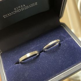 【銀座ダイヤモンドシライシの口コミ】 シンプルかつ上品な指輪です。
5つのダイヤモンドが埋め込まれていてどこ…