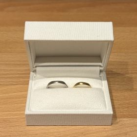 【HASUNA(ハスナ)の口コミ】 少しデザイン性のある指輪なので人と被らないところがオススメです。鏡面…