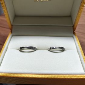 【ケイウノ ブライダル(K.UNO BRIDAL)の口コミ】 刻印は2人の趣味や雰囲気をみて文字のフォントや柄などいくつもデザインし…