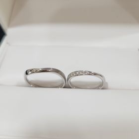 【festaria bijou SOPHIA(フェスタリア ビジュソフィア)の口コミ】 お店のショーケースで、目をひいたデザインでした。
シンプルですが、永く…