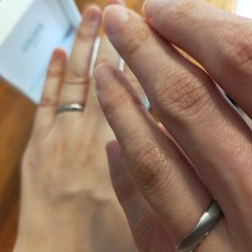 【FISCHER(フィッシャー)の口コミ】 ・つけ外しする際の肌当たりが滑らか
・光の反射を利用した波打つデザイン…