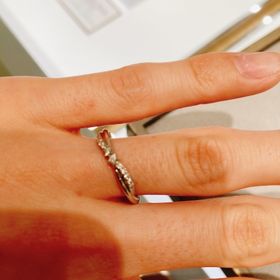 【STAR JEWELRY(スタージュエリー)の口コミ】 デザインがとても可愛く、星を思わせるデザインがスタージュエリーさんな…