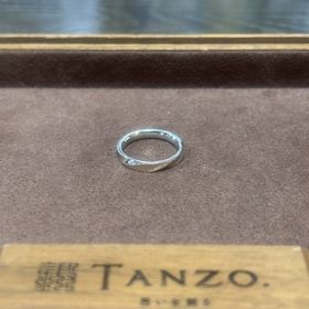 【TANZO.(鍛造指輪)の口コミ】 指輪自体かなり頑丈で長持ちしそうな感じがします。
指輪のデザインも全て…