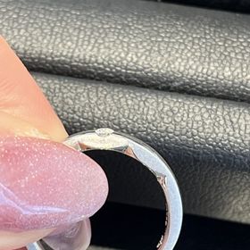 【エクセルコダイヤモンド(EXELCO DIAMOND)の口コミ】 横からもダイヤモンドに光を取り入れるデザインで、他店のどの指輪よりも…