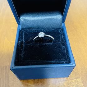 【TRECENTI(トレセンテ)の口コミ】 デザインがお花でとにかく可愛い点が一番のおすすめポイントです。可愛ら…