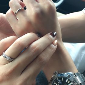 【ROYAL ASSCHER(ロイヤル・アッシャー)】の口コミ 日常でも邪魔にならず婚約指輪と重ね着けてしてぴったりと綺麗なスタイルに...