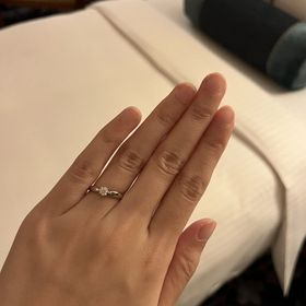 【ティファニー(Tiffany & Co.)の口コミ】 爪部分が突出しておらず、普段つけていてもひっかかることがほとんどない…