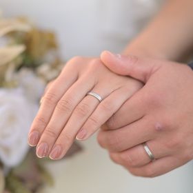 【acredo(アクレード)の口コミ】 私たちは、立体的になっていてつけているときに他の指にあたるのが苦手だ…