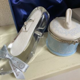 【Disney Cinderella(ディズニー シンデレラ)の口コミ】 指がきれいに見えるウェーブデザインで、シンデレラをイメージしたブルー…