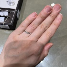 【アイプリモ(I-PRIMO)の口コミ】 vラインが指をキレイに見せてくれるところ、ワンポイントのようなデザイン…