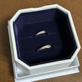 【4℃ BRIDAL(ヨンドシーブライダル)の口コミ】 プラチナとピンクゴールドのバイカラーになっているところです。コンビネ…