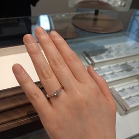 【ヴァンドーム青山(VENDOME AOYAMA)の口コミ】 地金がプラチナで宝石はダイヤモンドの指輪を探していました。素材として…