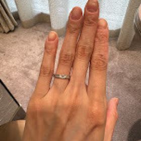 【MIKIMOTO(ミキモト)の口コミ】 まっすぐ太めなリングで指につけたときに存在感があります。私の骨格には…