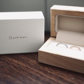 【uchimari(ウチマリ)の口コミ】 付け心地もデザインのように優しく、指にフィットします。
デザインは、自…