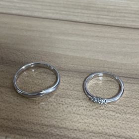 【宝寿堂(ほうじゅどう)の口コミ】 V字型の指輪にダイヤモンドが3石入っててとても可愛いです。結婚指輪はず…