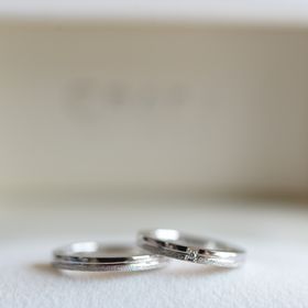【CRAFY(クラフィ)の口コミ】 自分たちは指輪はプラチナを選びました。デザインも自分たちで考え、シン…
