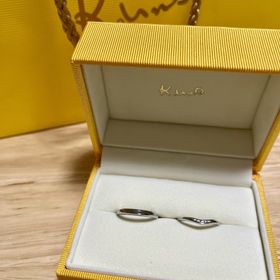 【ケイウノ ブライダル(K.UNO BRIDAL)の口コミ】 全体的に丸みを帯び、シンプルでありながら可愛らしさも感じられる指輪で…