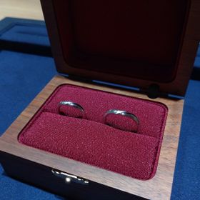 【MIORING(ミオリング)の口コミ】 結婚指輪として購入しました。
和風でつけた時に左右で異なるデザインに引…