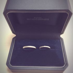 【銀座ダイヤモンドシライシの口コミ】 「リングの素材、デザイン、石の色やカット、配置を二人で自由に組み合わ…