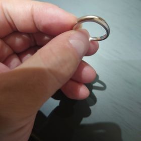 【出雲結(いずもゆい)の口コミ】 ゆるくカーブを描いていることによって、指が細く見える効果があった。
ま…