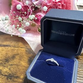 【銀座ダイヤモンドシライシの口コミ】 とてもダイヤがキラキラ輝いていて可愛いく、特別感があって素敵です。指…