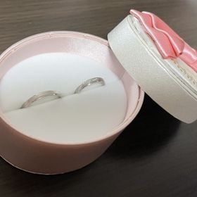 【insembre(インセンブレ)の口コミ】 マットとつやが交互になっており、他にないデザインだと思い決めました。…