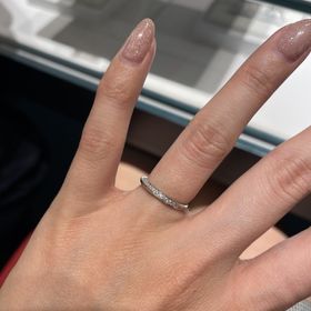 【銀座ダイヤモンドシライシの口コミ】 私はキラキラが良かったのでダイヤが多めにあしらわれてるものにしました…