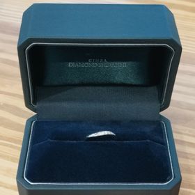 【銀座ダイヤモンドシライシの口コミ】 重ね付けして使えるものを探していました！
同じウーノシリーズで婚約指輪…