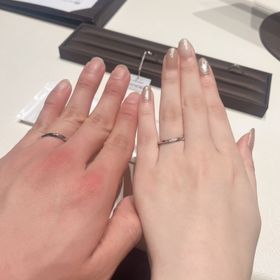 【アイプリモ(I-PRIMO)の口コミ】 女性の方の指輪のデザインとして、指輪を着けたときに、両側にストーンが…